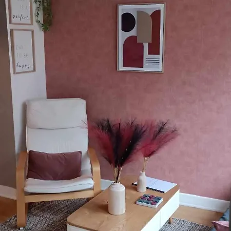 Apartment F2 Pour 4 Personnes Emplacement Ideal 2 Min A Pied De La Et Des Boutiques