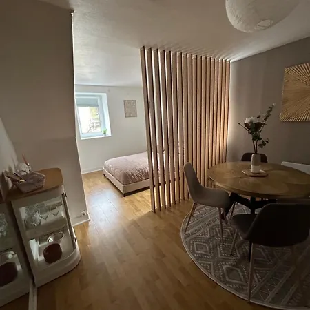 Apartment F2 Pour 4 Personnes Emplacement Ideal 2 Min A Pied De La Et Des Boutiques