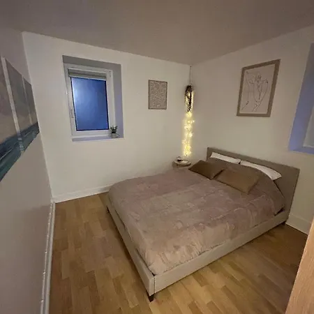 F2 Pour 4 Personnes Emplacement Ideal 2 Min A Pied De La Et Des Boutiques *